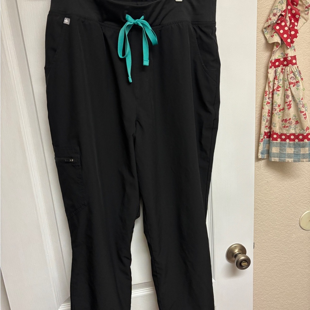 Figs Black Technical Collection Pants and top set